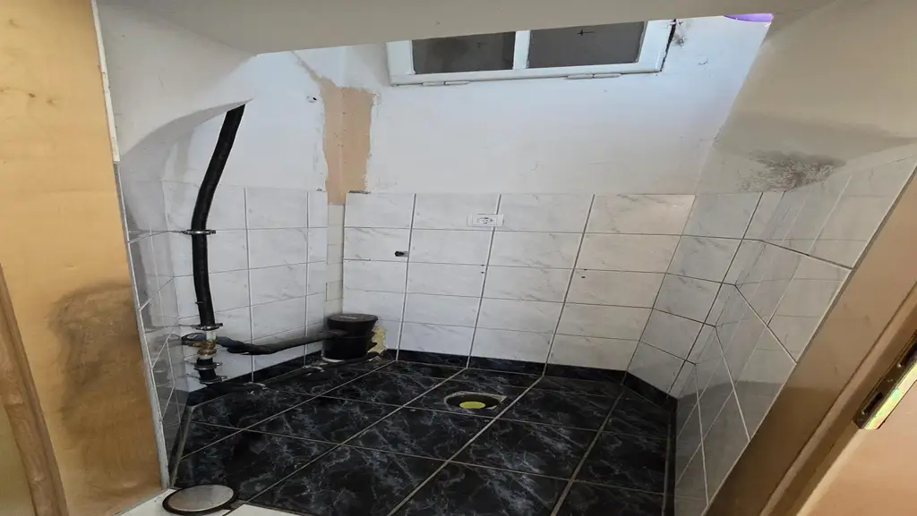 Vielseitiges Einfamilienhaus mit Pool, Garagen und großem Potenzial in Leibnitz