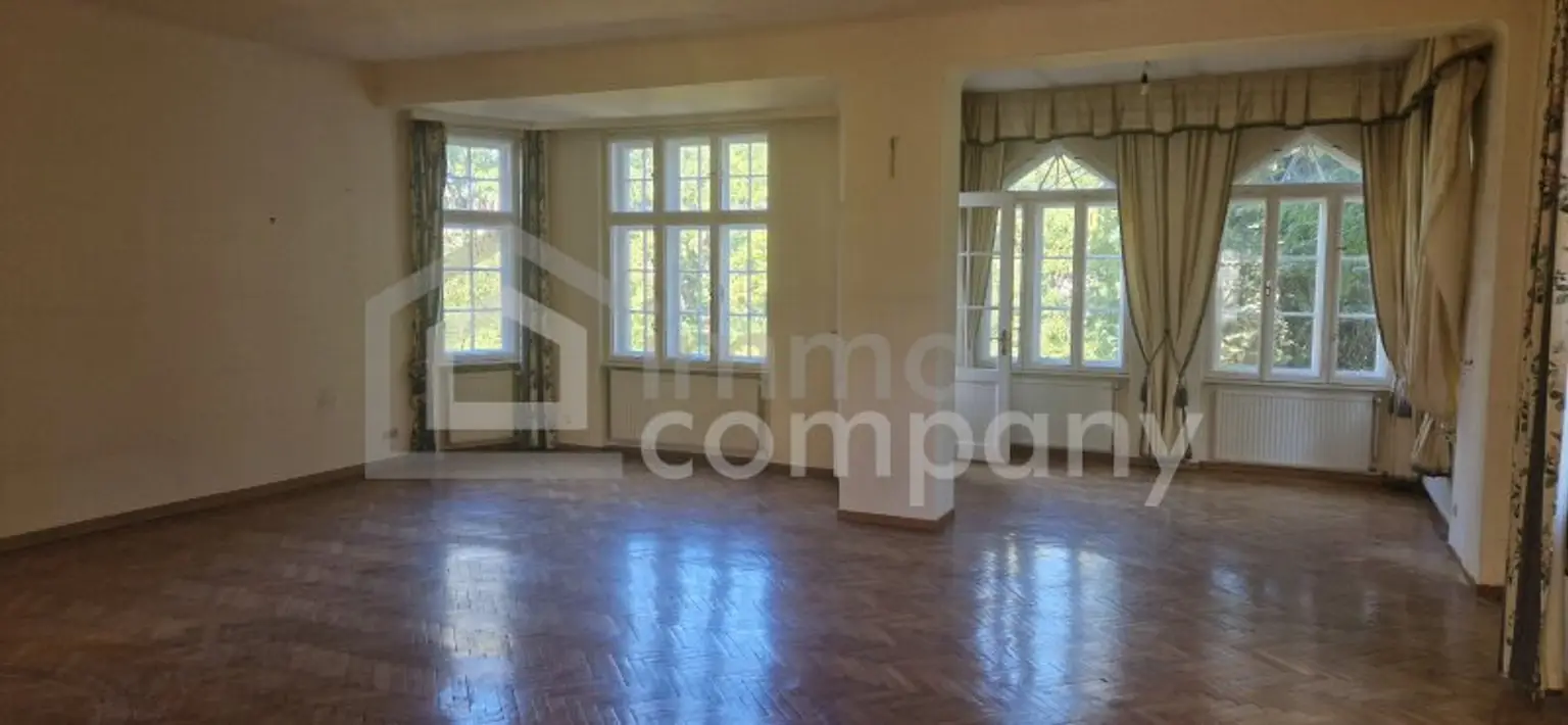 Sanierungsbedürftiges Villenprojekt im Gersthofer Cottage