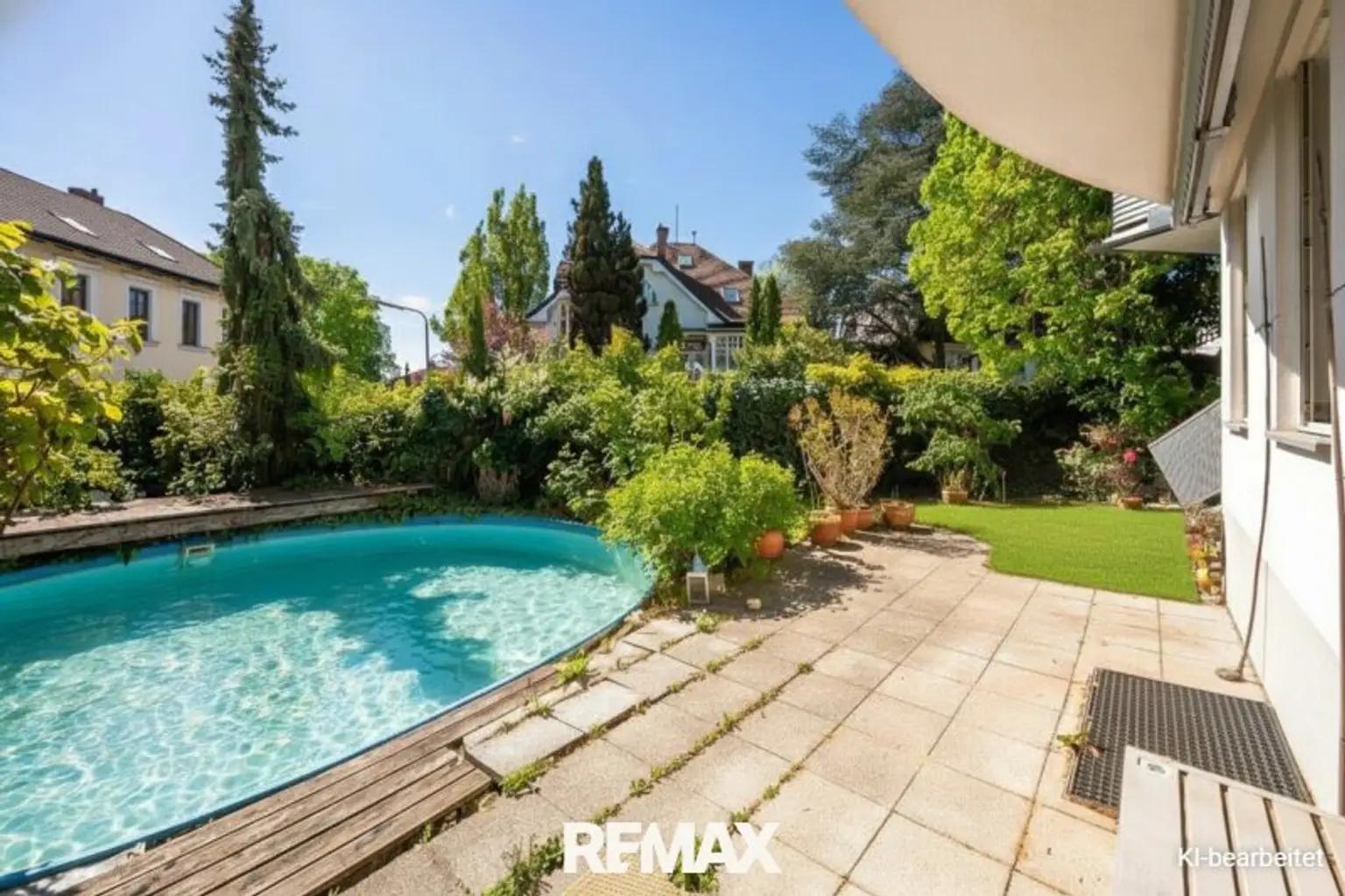 Garten mit Pool renovierter Zustand