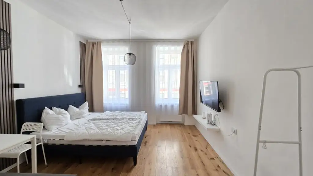 1. Zimmer Wohnung, Altbauwohnung
