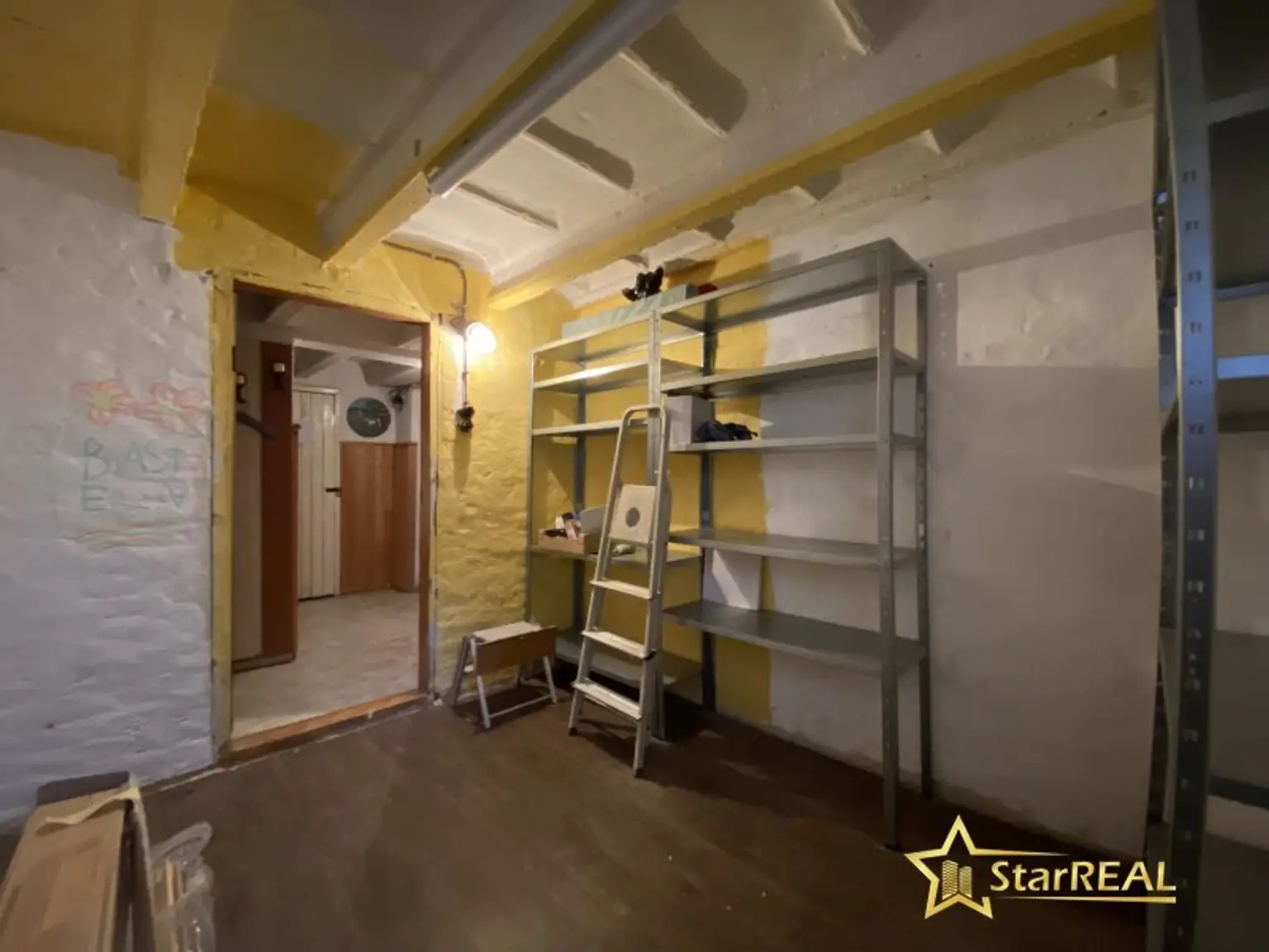 4 ZIMMER WOHNUNG IN 1130 WIEN! RENOVIERTER ZUSTAND. GEMEINSCHAFTSGARTEN.