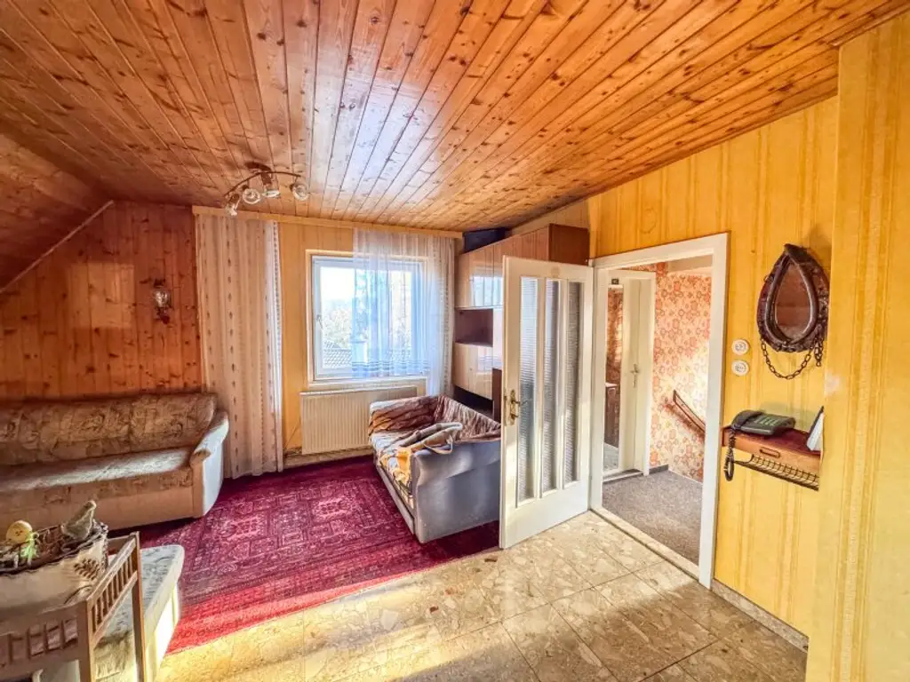 Sanierungsbedürftiges Einfamilienhaus in Pottschach, Nähe Bahnhof: Ihr Sanierungsprojekt mit 556 m2 Garten! 199.000 Euro!