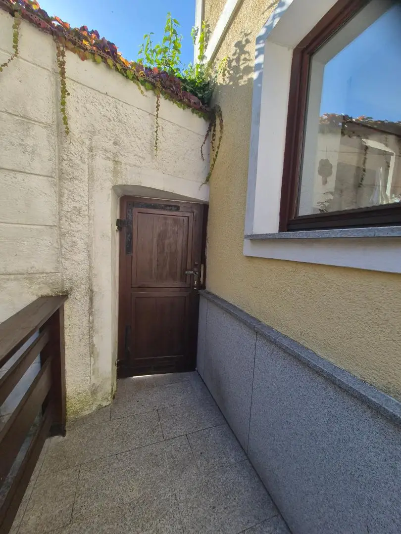 Wunderschöner Dreikanthof in Ruhelage mit Reithalle