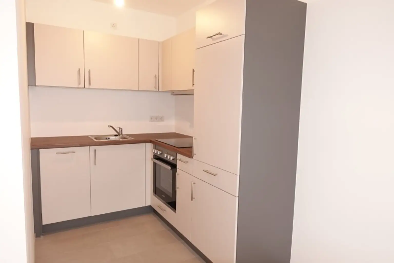 BALKON, HOFSEITIG, ZWEITBEZUG -2 Zimmer-Neubauwohnung