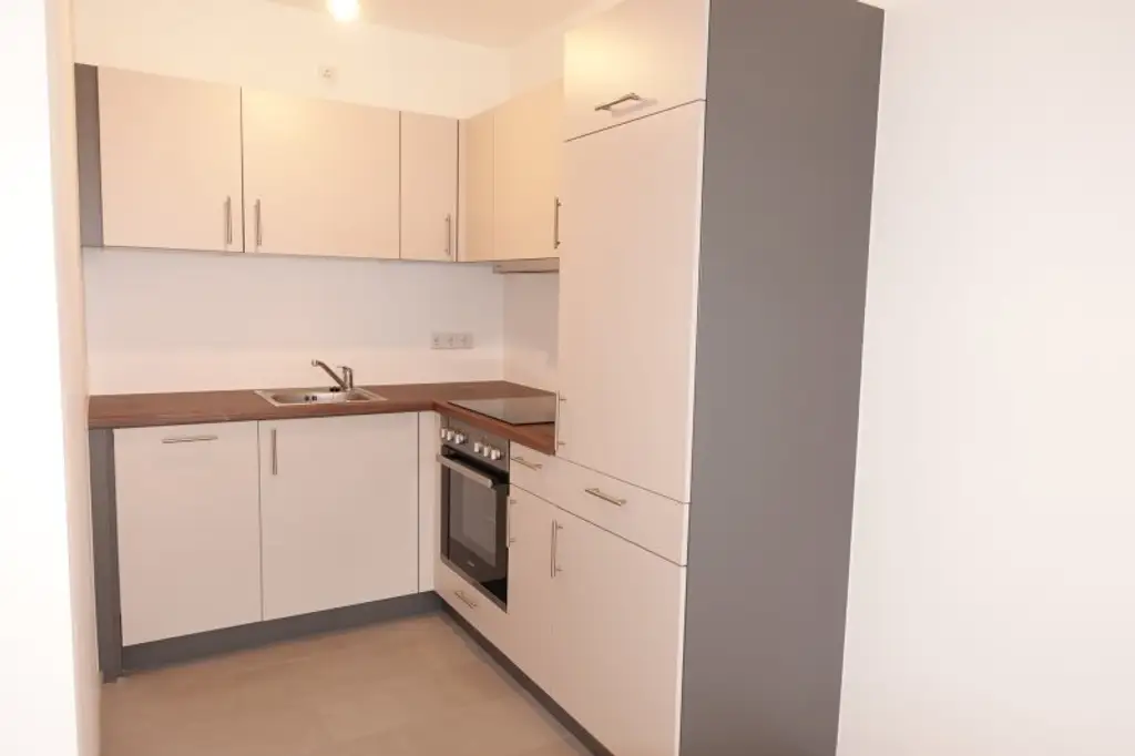BALKON, HOFSEITIG, ZWEITBEZUG -2 Zimmer-Neubauwohnung