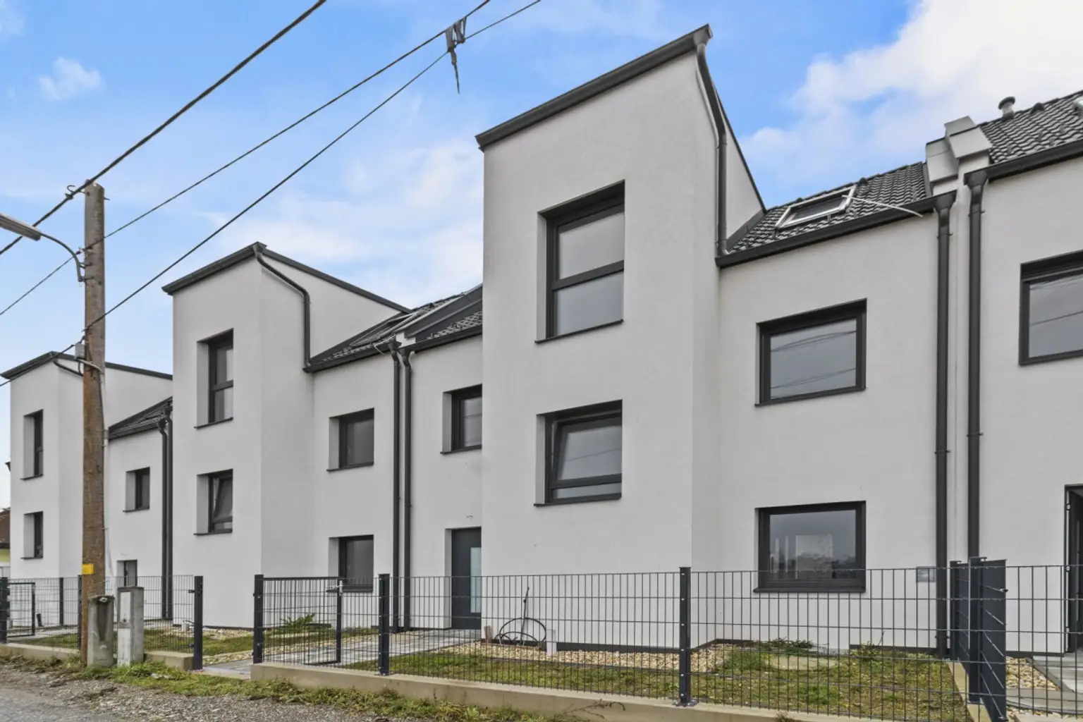  | ++ NEU ++ REIHENHAUS mit Balkon, Terrasse und Wohnkeller in NEUESSLING | Prima Service Immobilien