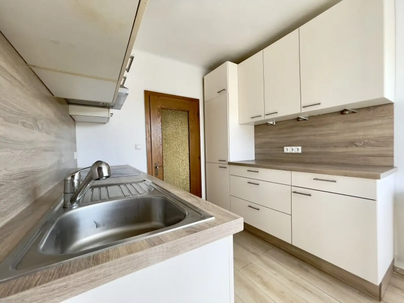 Hofseitige Wohlfühloase mit Balkon & Bergblick – ruhig gelegen, zentral erreichbar!
