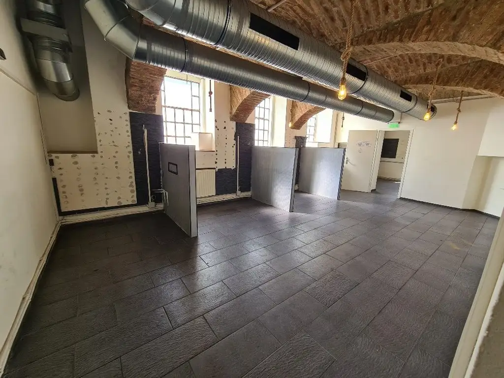 Vermietet, verlässlich, wertbeständig – € 1.078 / m² - 
4,8 % Rendite im Souterrain mit Zukunft