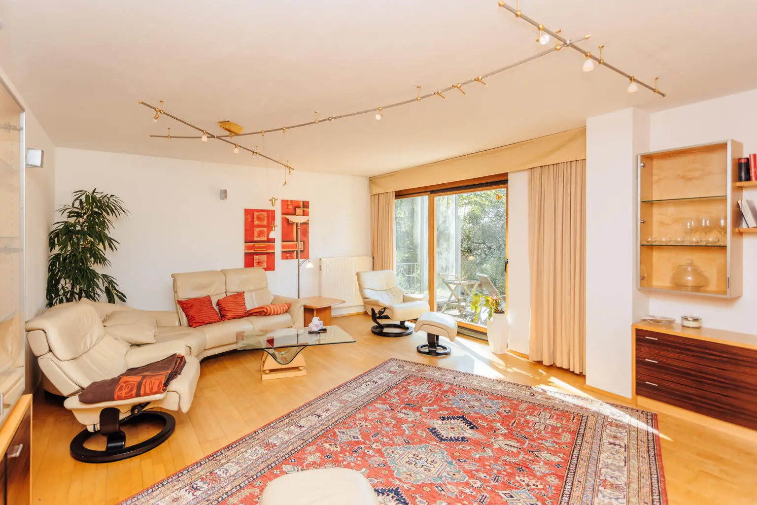 Großzügiges Einfamilienhaus mit Schwimmteich in Weinitzen - ländliche Geborgenheit trifft modernen Wohnkomfort