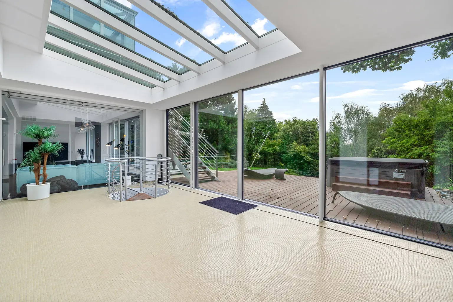 Außergewöhnlich futuristische Architektur mit "WOW"-Effekt und Indoor Pool in Liesing – The White Pearl