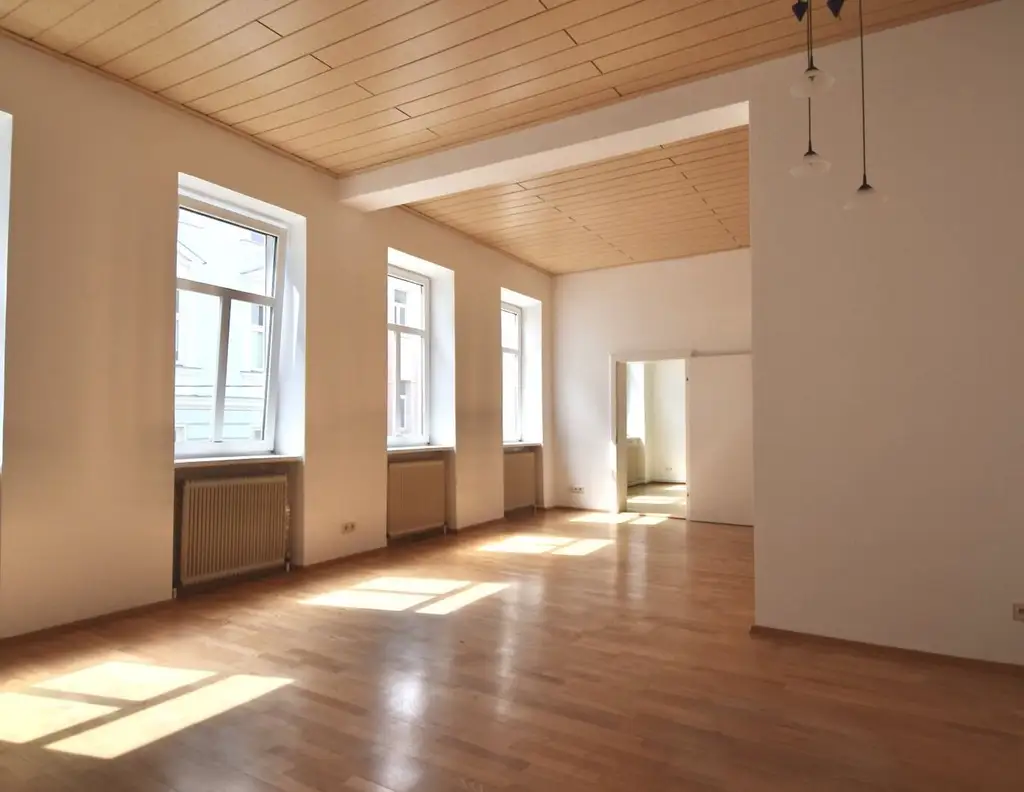 BEFRISTET VERMIETET - ANLAGEHIT!! Sonnige Familienwohnung - gesamte Etage!