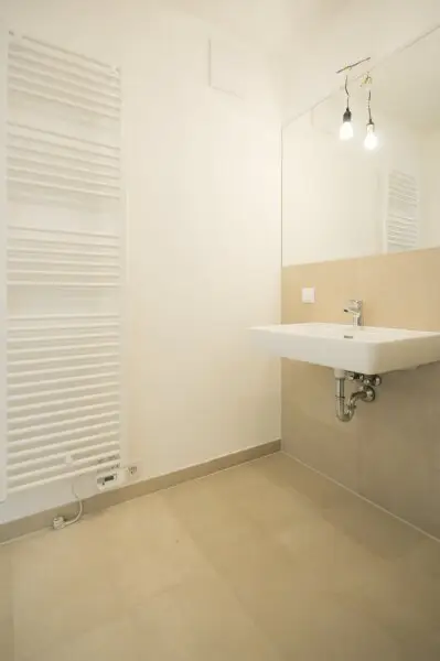 SCHÖNE 2-ZIMMER-WOHNUNG MIT SÜD-BALKON IM ERSTBEZUG