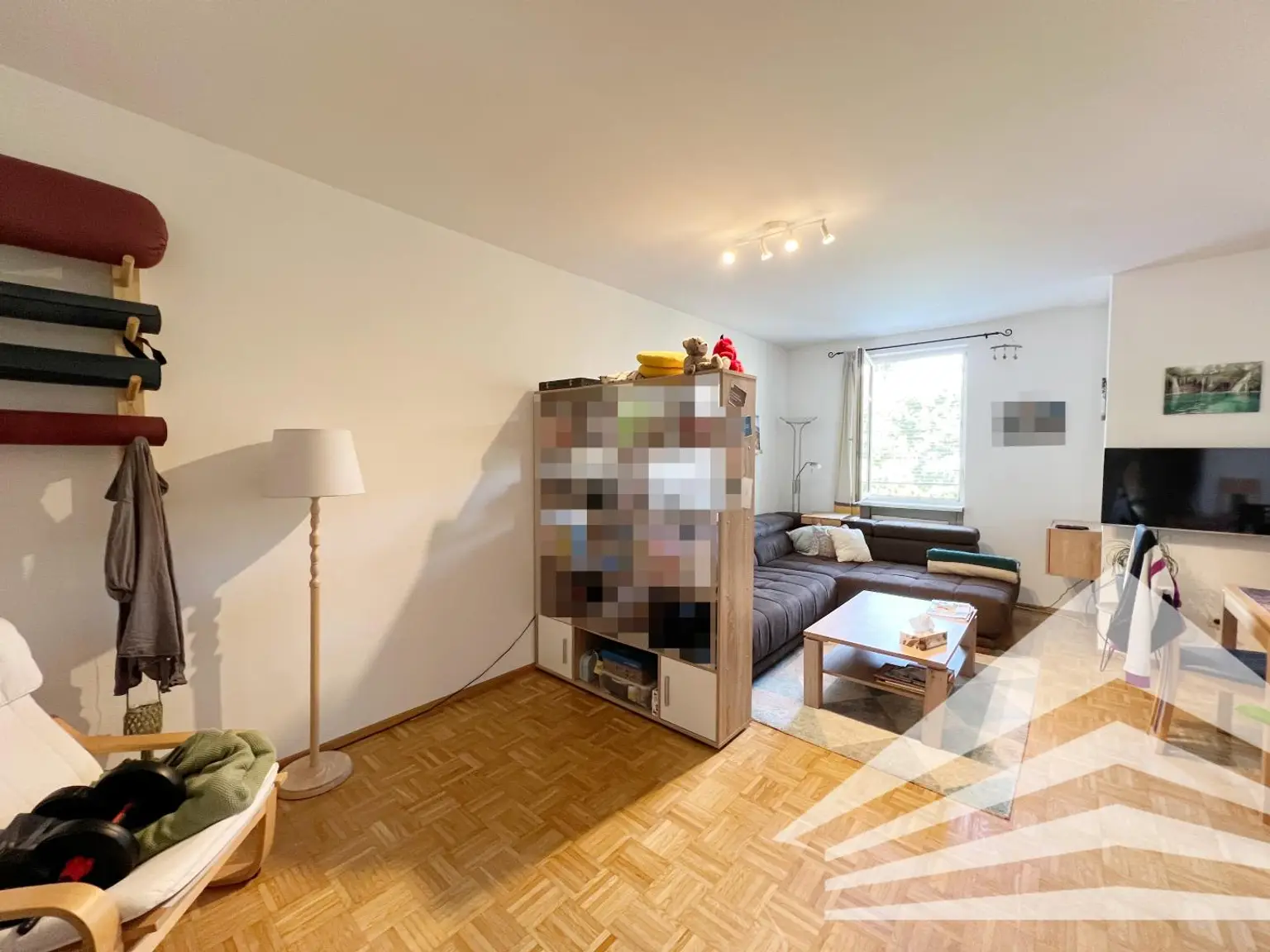 Gut aufgeteilte 3-Zimmer Wohnung mit Innenhof-Loggia und Küche!