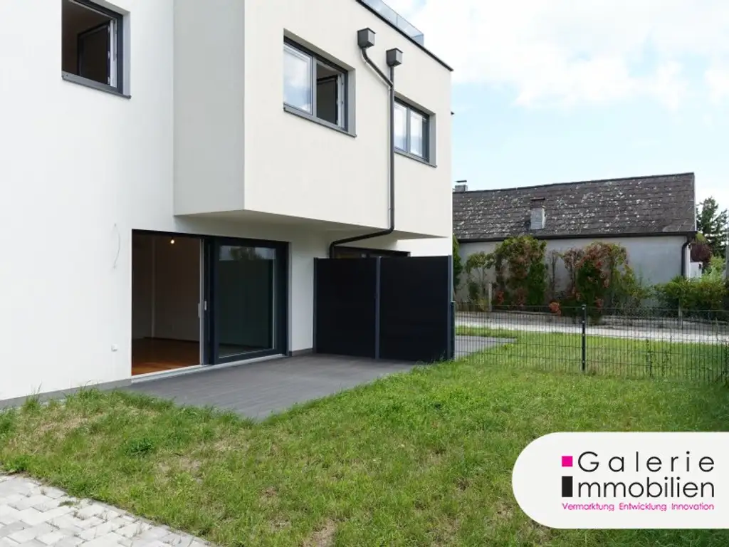 Erstbezug: Sehr schöne, helle und ruhige Doppelhaushälfte (links) mit 4 Zimmern, Eigengarten und Panoramablick-Dachterrasse!
