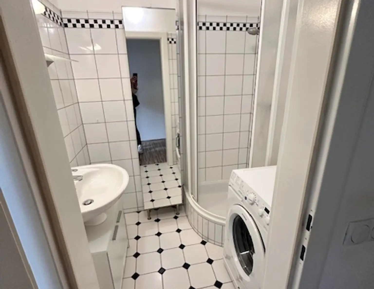 - UNI-Real - Wohngenuss mit Schwimmbad und Sauna