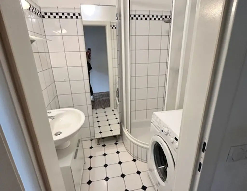 - UNI-Real - Wohngenuss mit Schwimmbad und Sauna