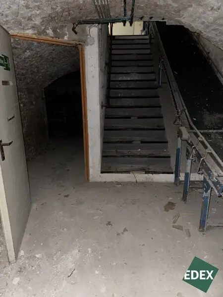 Großes Lager im 15. Wiener Gemeindebezirk