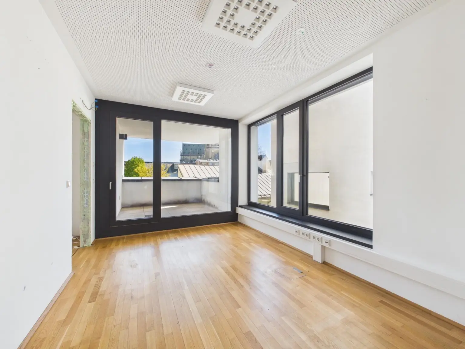 CAM04191G0-PR0086-STILL003