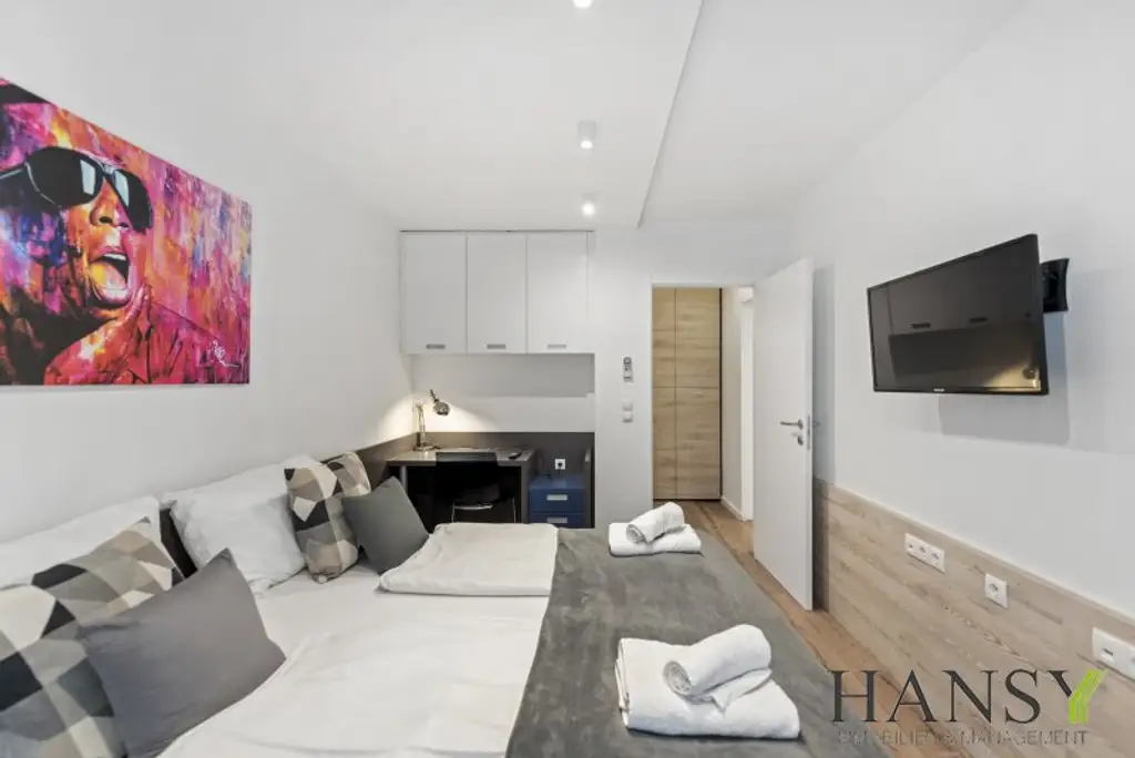 Vollmöblierte 3-Zimmer-Wohnung mit Loggia & zwei getrennt begehbaren Schlafzimmern! (WG-tauglich) 5 Gehminuten zur Mariahilfer-Straße