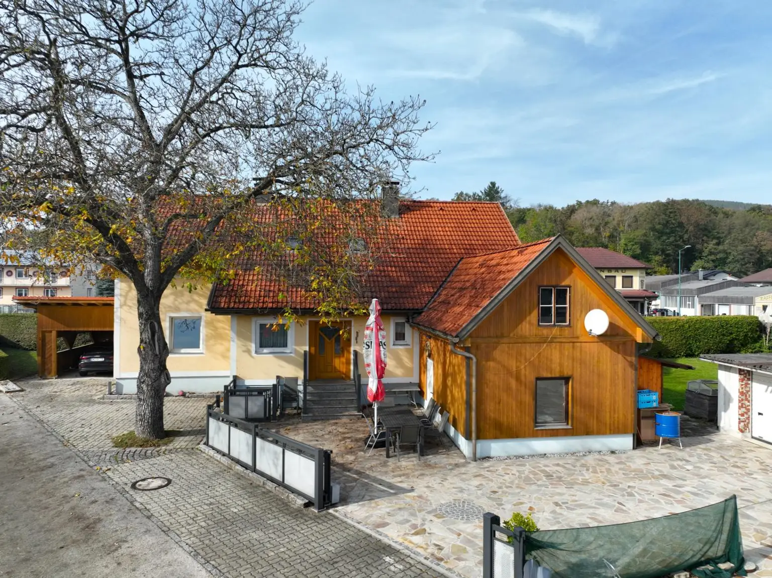 Geräumiges Haus mit Garten und Pool