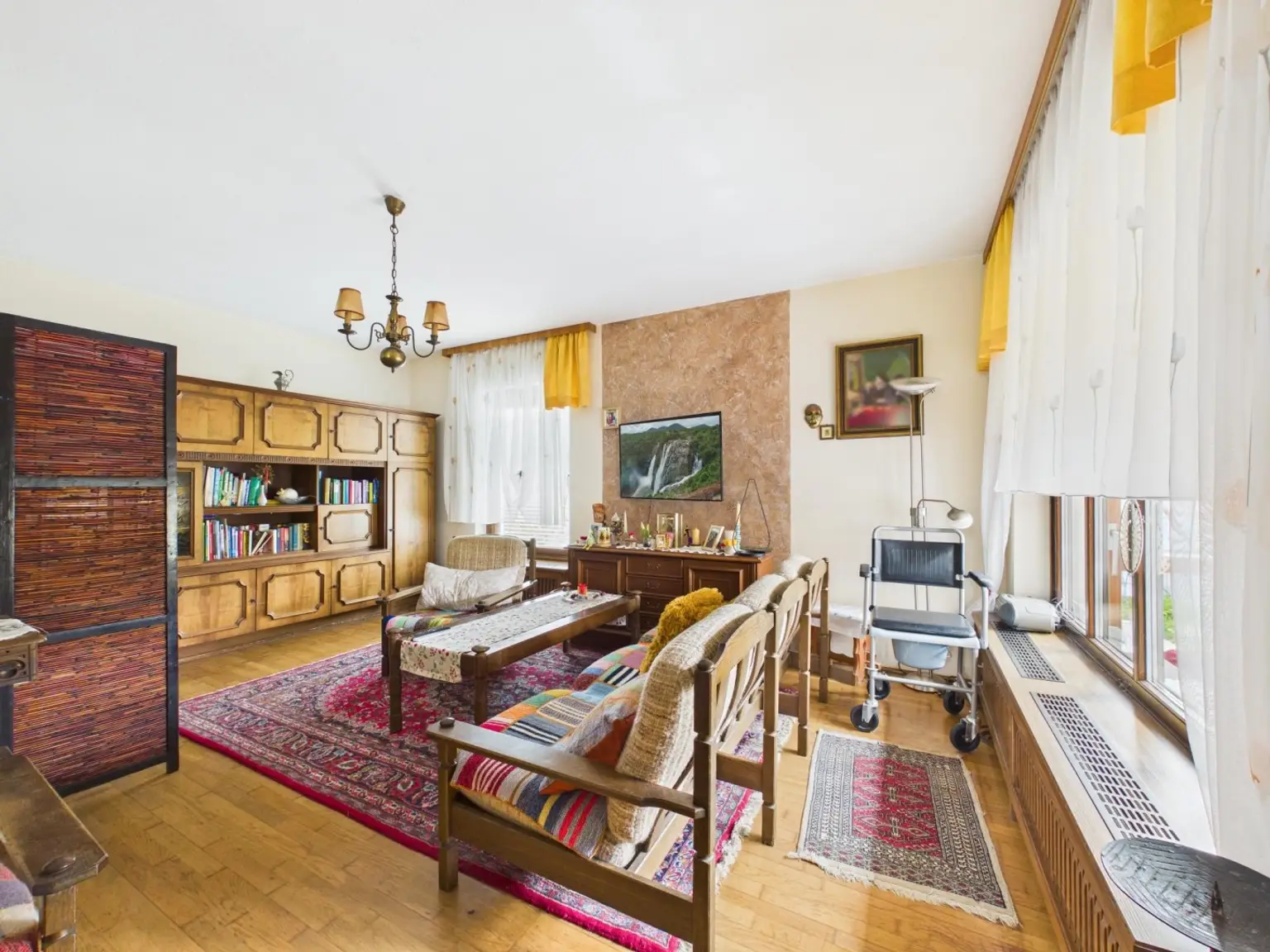 CAM04191G0-PR0089-STILL004