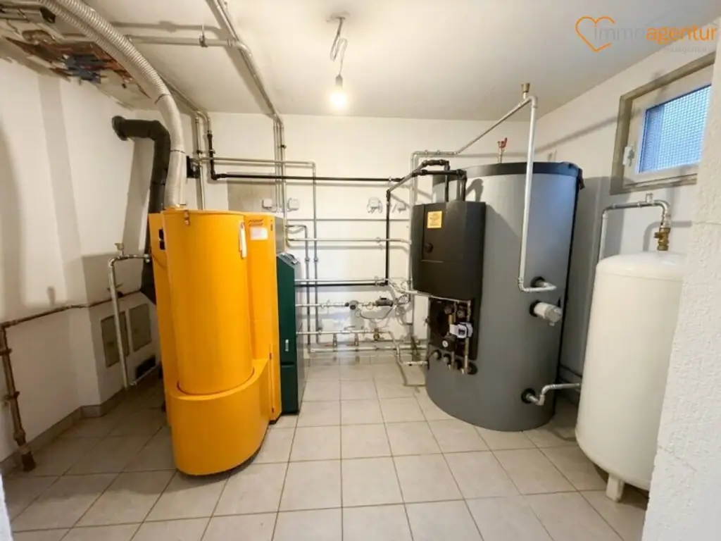 Großzügiges, vollunterkellertes Reihenmittelhaus mit Garten, Garage & ca. 245 m² Gesamtnutzfläche in Ansfelden