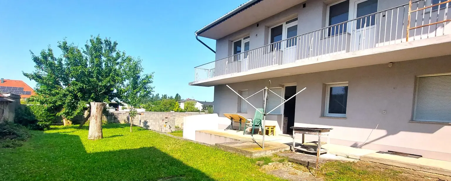 Einfamilienhaus mit doppelgeschoßigem Zubau