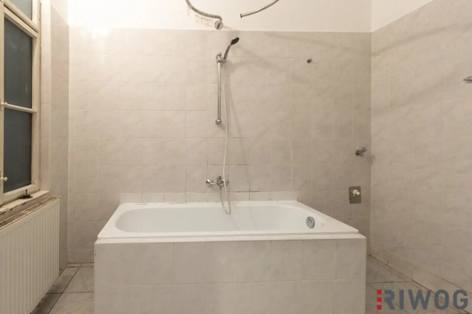 NÄHE 1. BEZIRK, DONAUKANAL UND AUGARTEN | Stilaltbauwohnung mit Potenzial | ca. 3,60 m Raumhöhe | Teils Hoflage | Rembrandtstraße