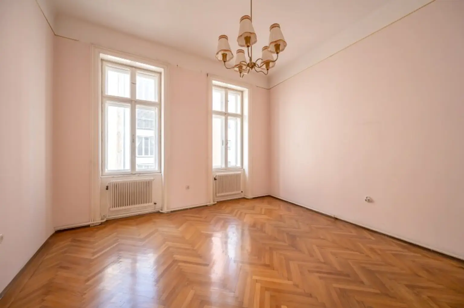 Hidden Gem in the Heart of the 6th – Historic Charm Meets Future Vision!