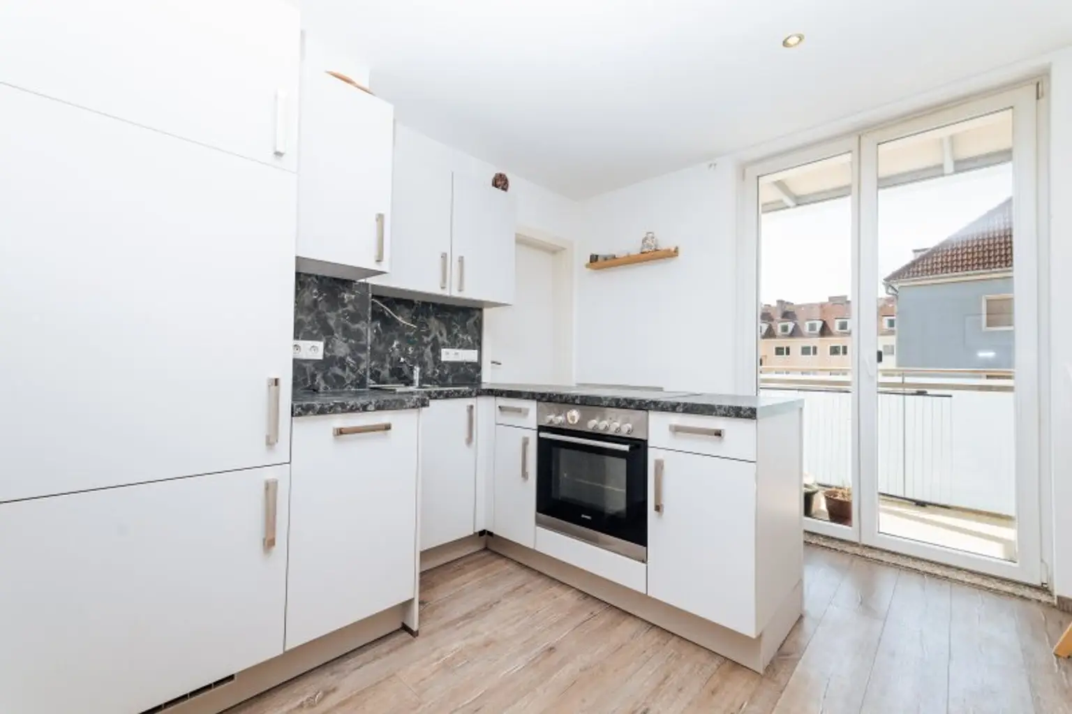 I AB 01.10 VERFÜGBAR I BADEWANNE I BALKON MIT AUSBLICK I HAUSTIERE WILLKOMMEN I INKL. HEIZKOSTEN I SEHR HELL UND RUHIG I