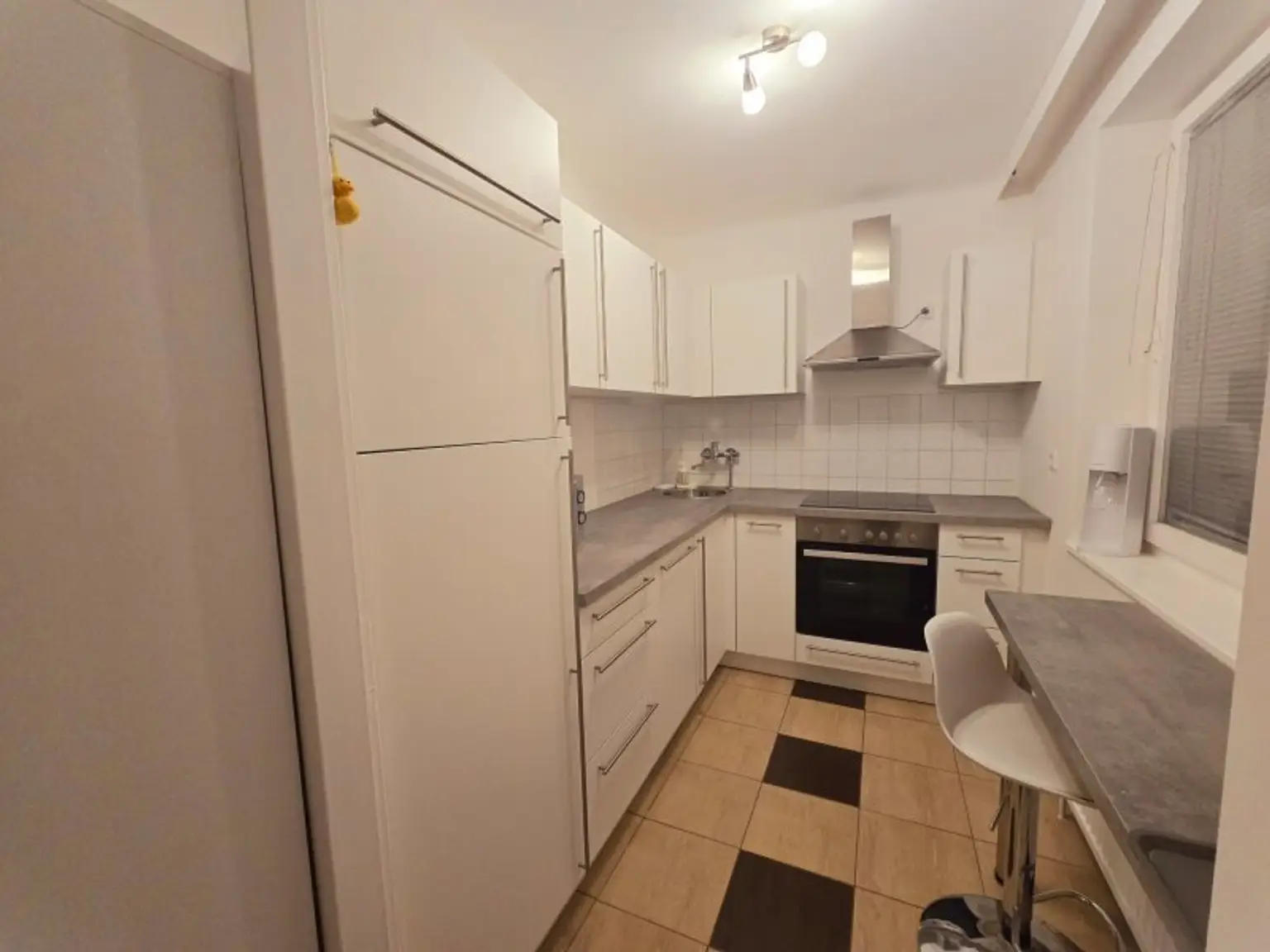 ++ VIS A VIS U1 UND FUßGÄNGERZONE! + NEUBAU+CHARMANTE WOHNUNG MIT GROßER LOGGIA ++