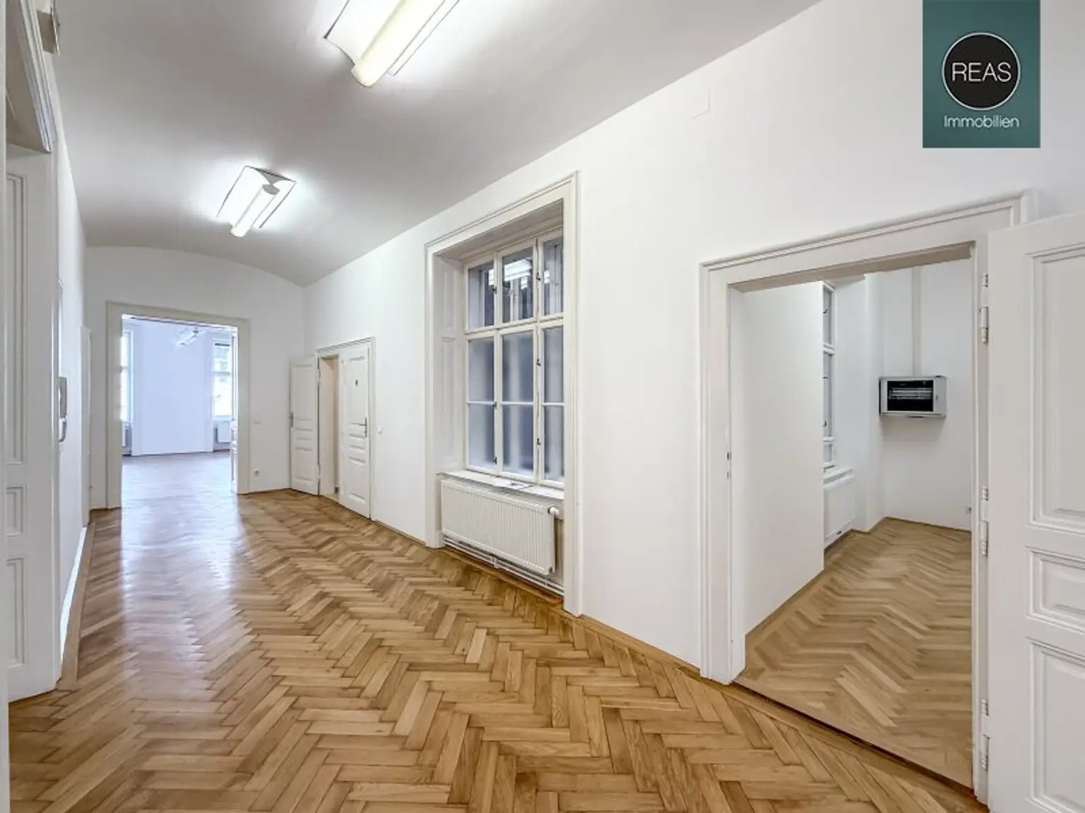 Klimatisiertes Büro bei neuer U5 Station! Repräsentatives Haus in bester Innenstadtlage bei der Votivkirche!