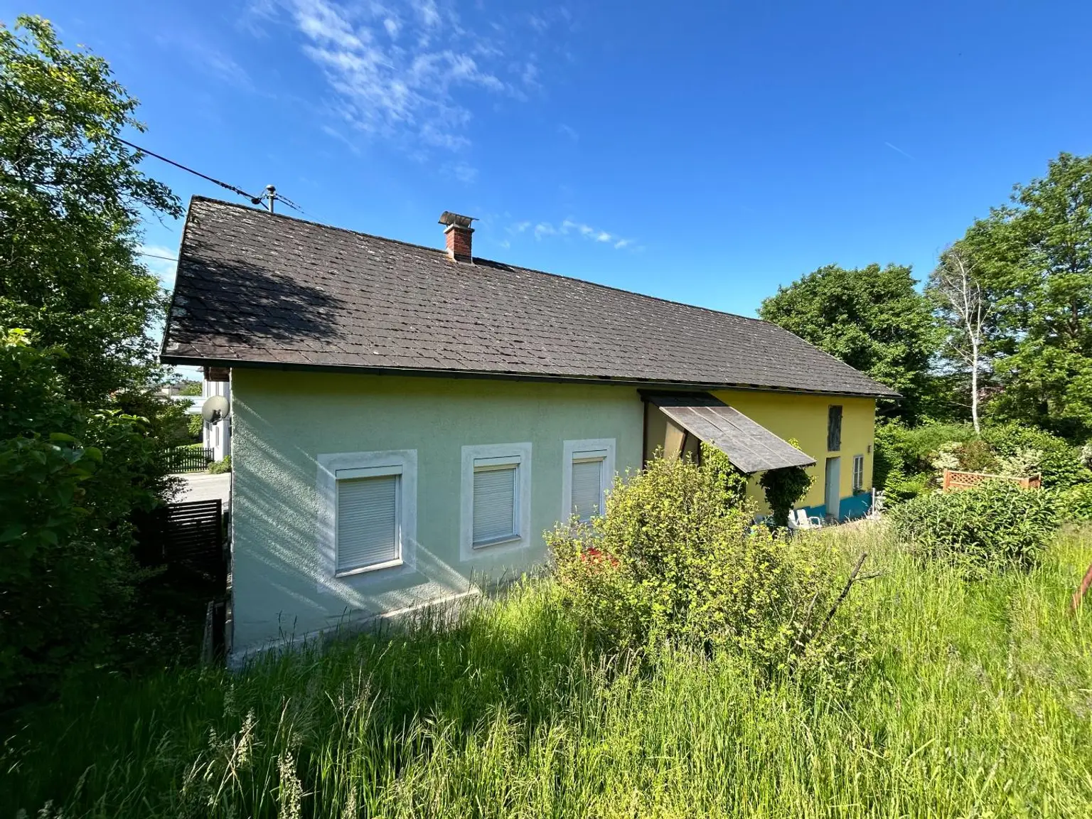 Traumhaftes Grundstück mit atemberaubendem Fernblick und charmanten Einfamilienhaus