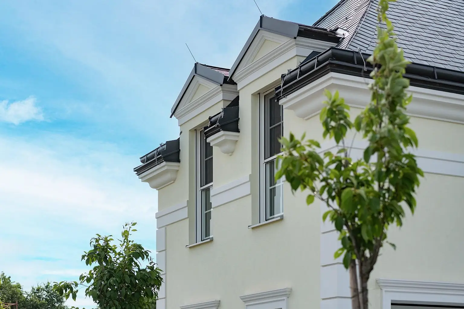 Luxusvilla mit Indoor-Pool im exklusiven FONTANA Wohnpark