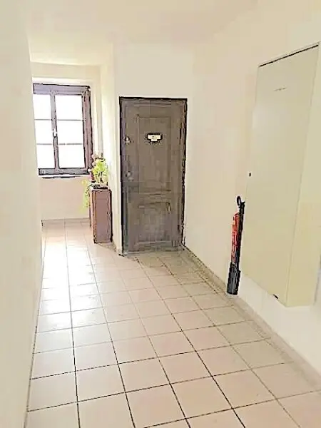 Kleine, historische Entwicklungsliegenschaft im Zentrum von Krems, mit Charme und Rohdachboden, bis auf eine Wohnung leer. wieder ein besonderes Objekt von allesgefunden.at...