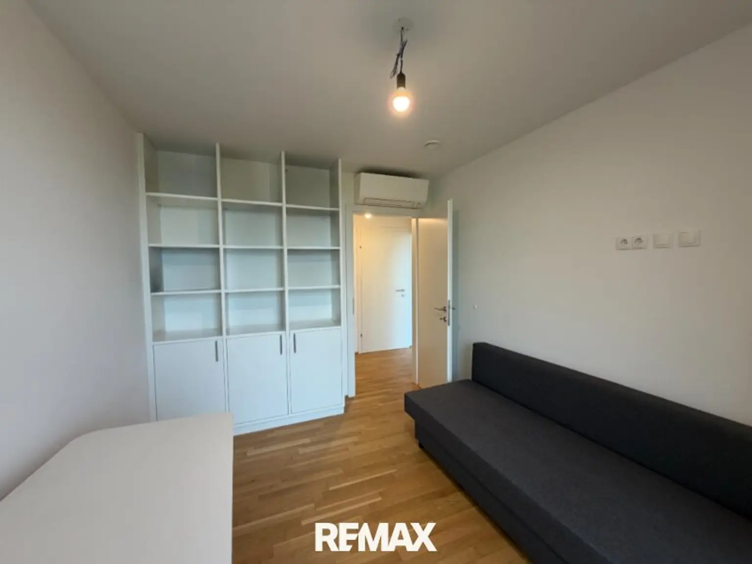 Schlafzimmer mit Einbaumöbel