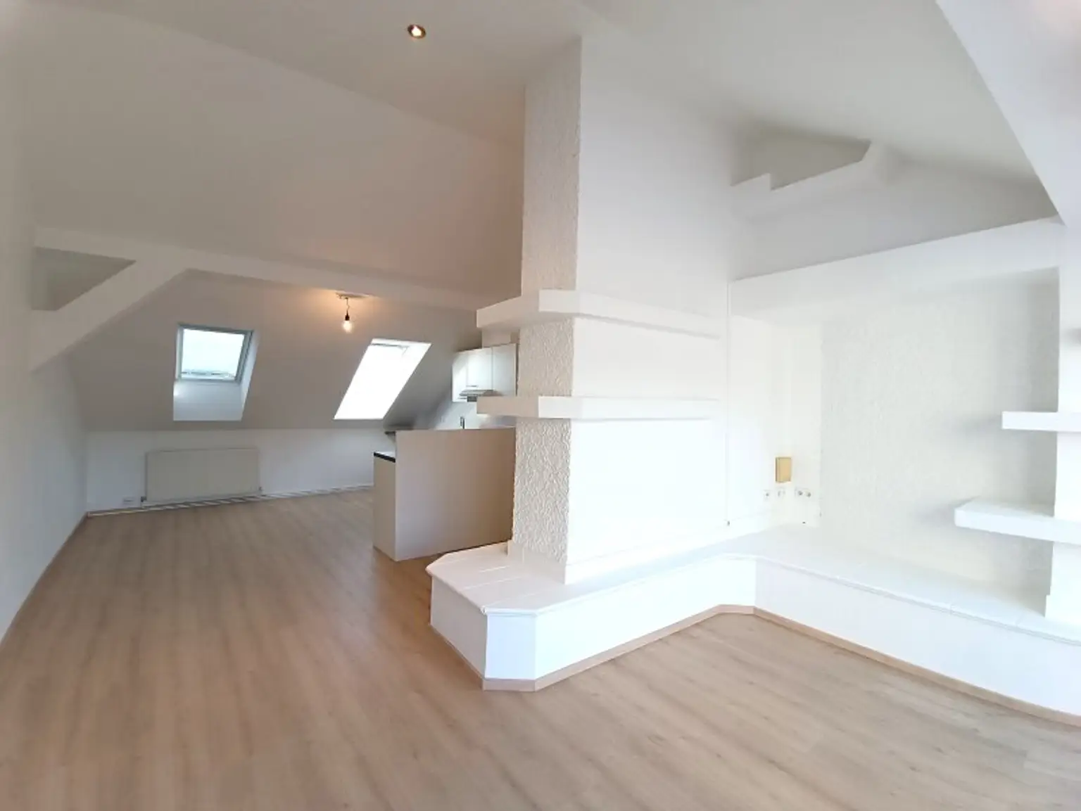 Dachgeschoss-Wohnung mit Innenhoflage! 3 Zimmer! Nähe Servitenviertel und U4 Friedensbrücke!