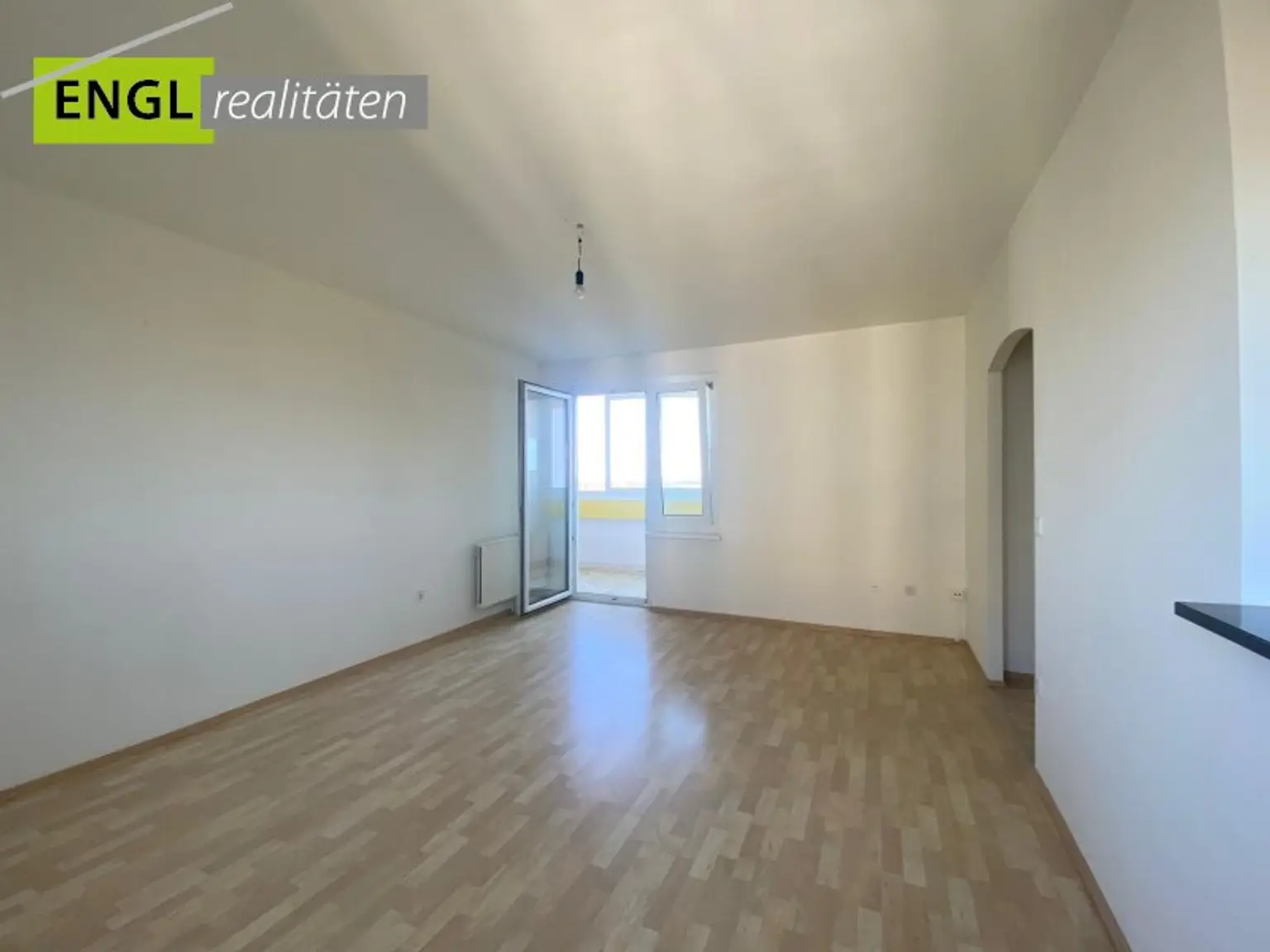 Wohnzimmer mit Blick Richtung Loggia