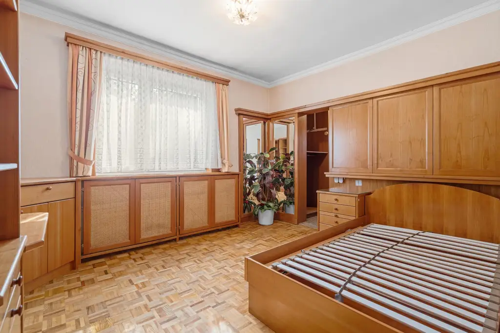 "Großzügiger Bungalow mit Wiennähe und XXL-Garage"