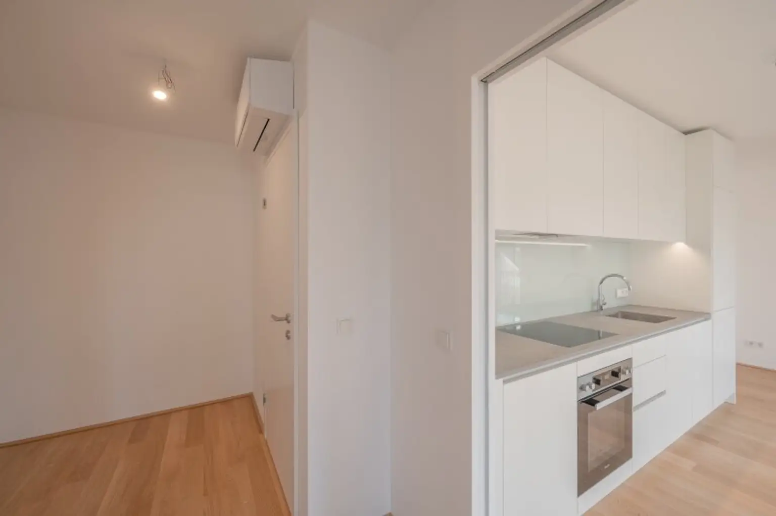 EDUART-Die Kunst des Wohnens: Hochwertiger 2-Zimmer ZWEITBEZUG mit ca. 3m² Loggia! (6/5) VERFÜGBAR AB DEZEMBER!