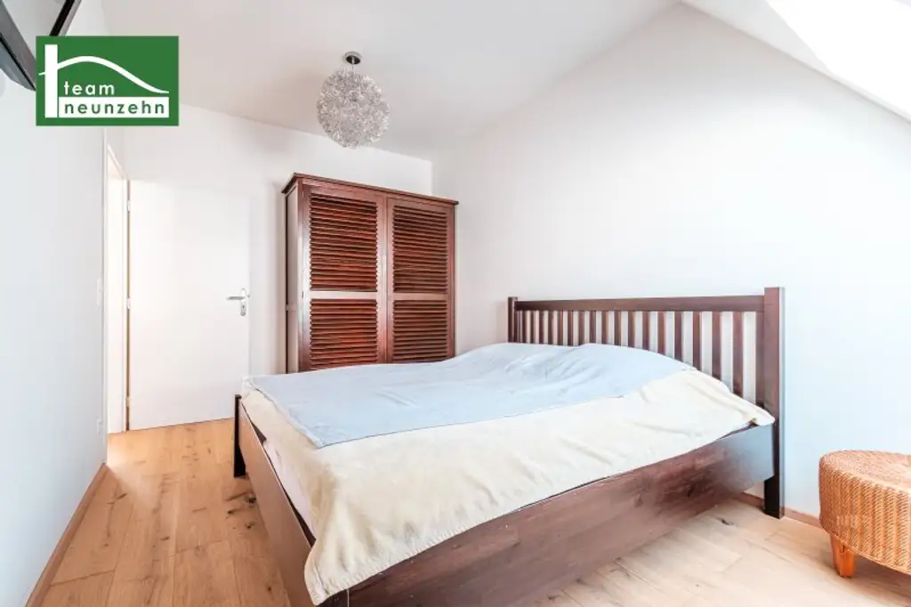 EIGENBEDARF ODER INVESTMENT MIT ca. 3,5% RENDITE! SEHR GUTER ZUSTAND! SANIERTE & MÖBLIERTE DACHGESCHOSS-WOHNUNG INKL. KÜCHE! SOFORT BEZIEH- ODER VERMIETBAR!
