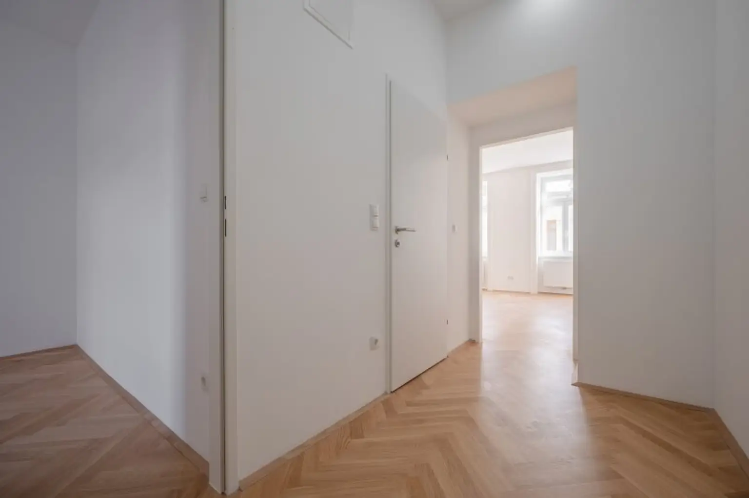 ++NEU++ Generalsanierte 2-Zimmer Altbau-Wohnung mit viel Potenzial!