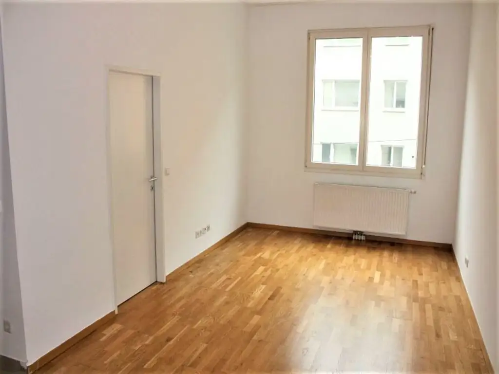 HOLBEINGASSE, 68 m2 Altbau, Wohnküche, 2 Zimmer, WG-geeignet, Komplettküche, Wannenbad, Parketten, 4. Liftstock