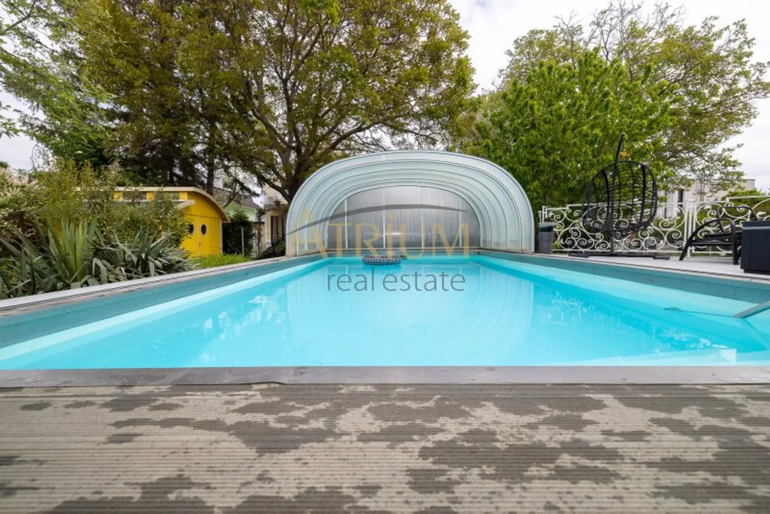 240m²  großes, modern aufgeteiltes 8 Zimmer Einfamilienhaus mit Garten und Pool in Gerasdorf bei Wien