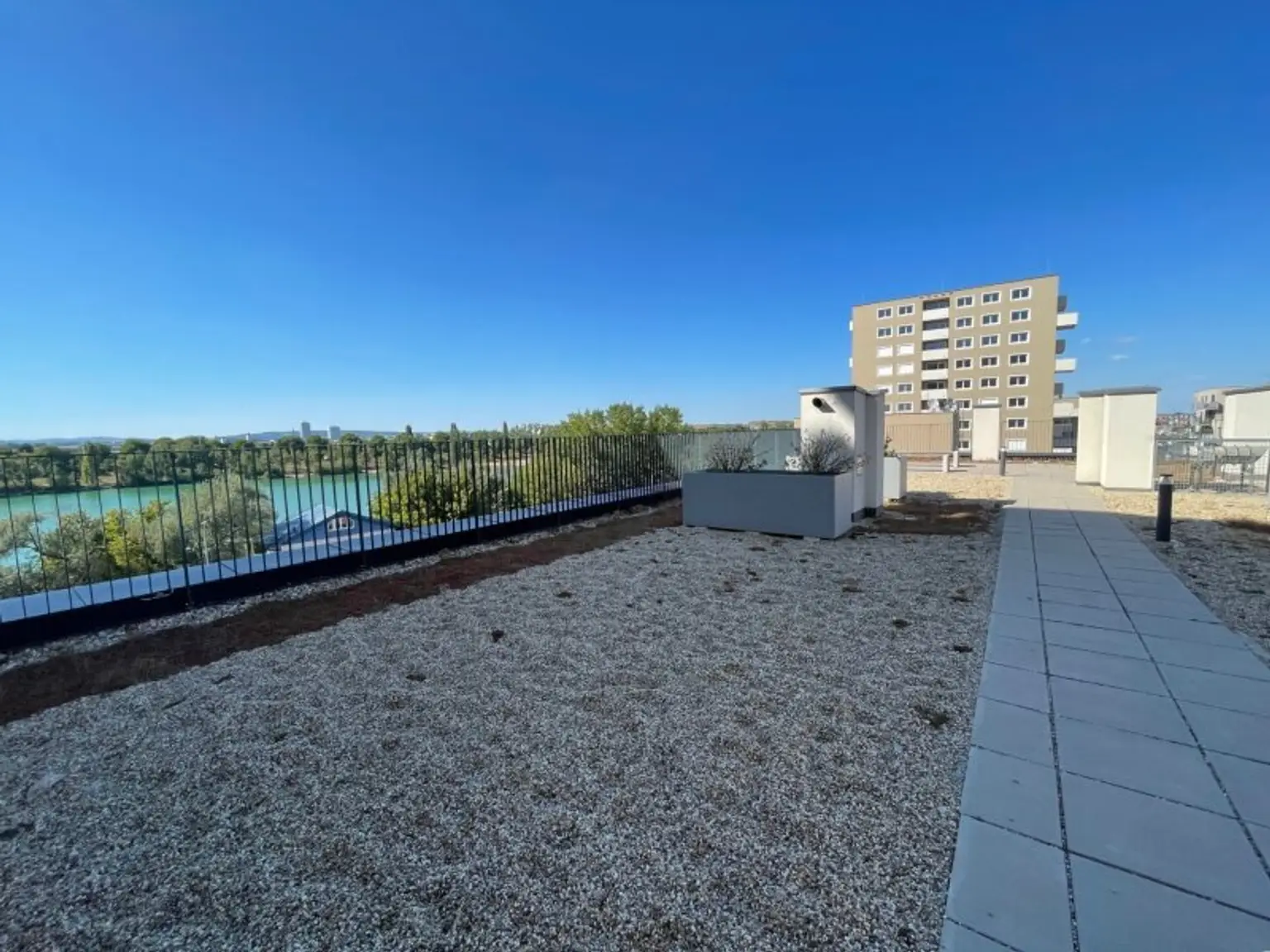 Charmante helle 2 Zimmerwohnung mit Balkon am Hirschstettnerteich