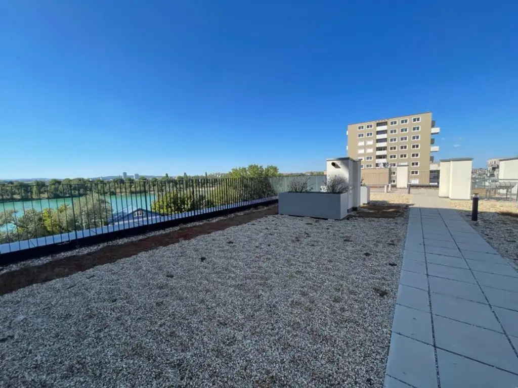 Charmante helle 2 Zimmerwohnung mit Balkon am Hirschstettnerteich
