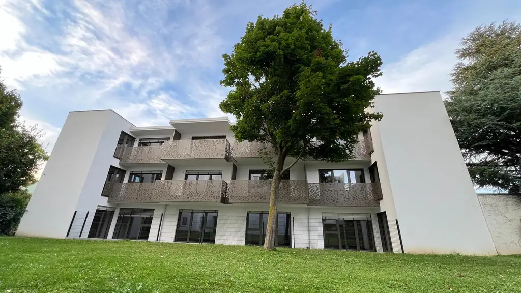 Erstbezug – kompakte 2-Zimmer-Wohnung mit Loggia, Luft-Wärmepumpe & PV-Anlage