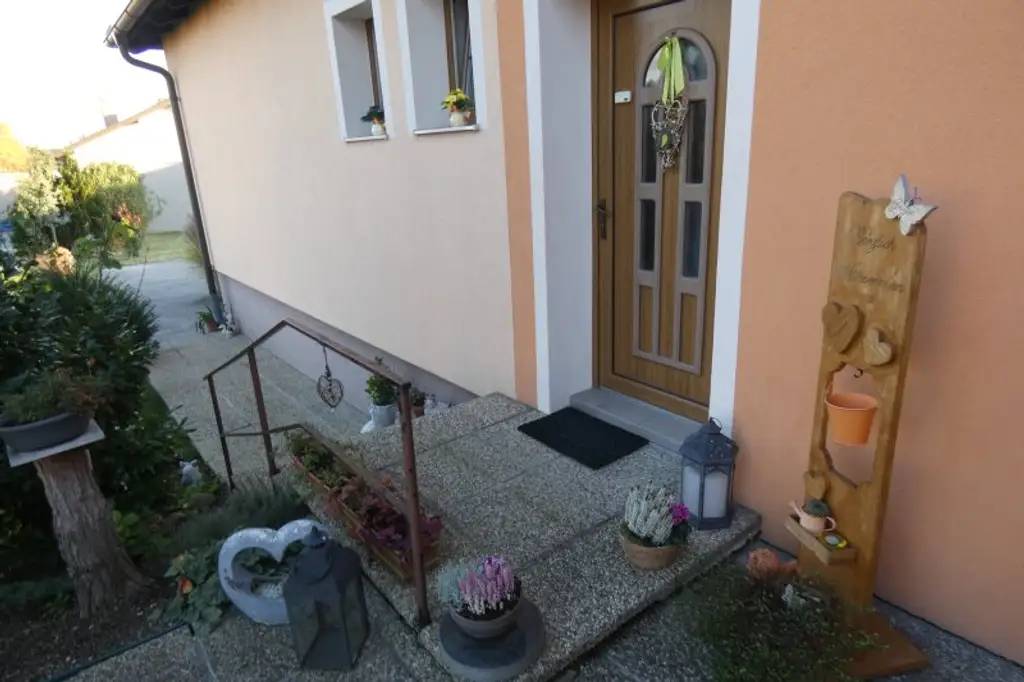 TOP GEPFLEGTES WOHNHAUS MIT GARTEN NATURNAH