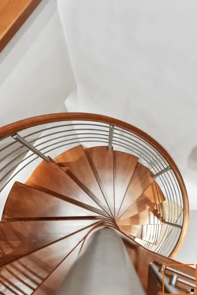 In Bestlage nahe Karmelitermarkt: Zentral begehbare Maisonette-Altbauwohnung in sehr gepflegtem Zustand und freiem Blick