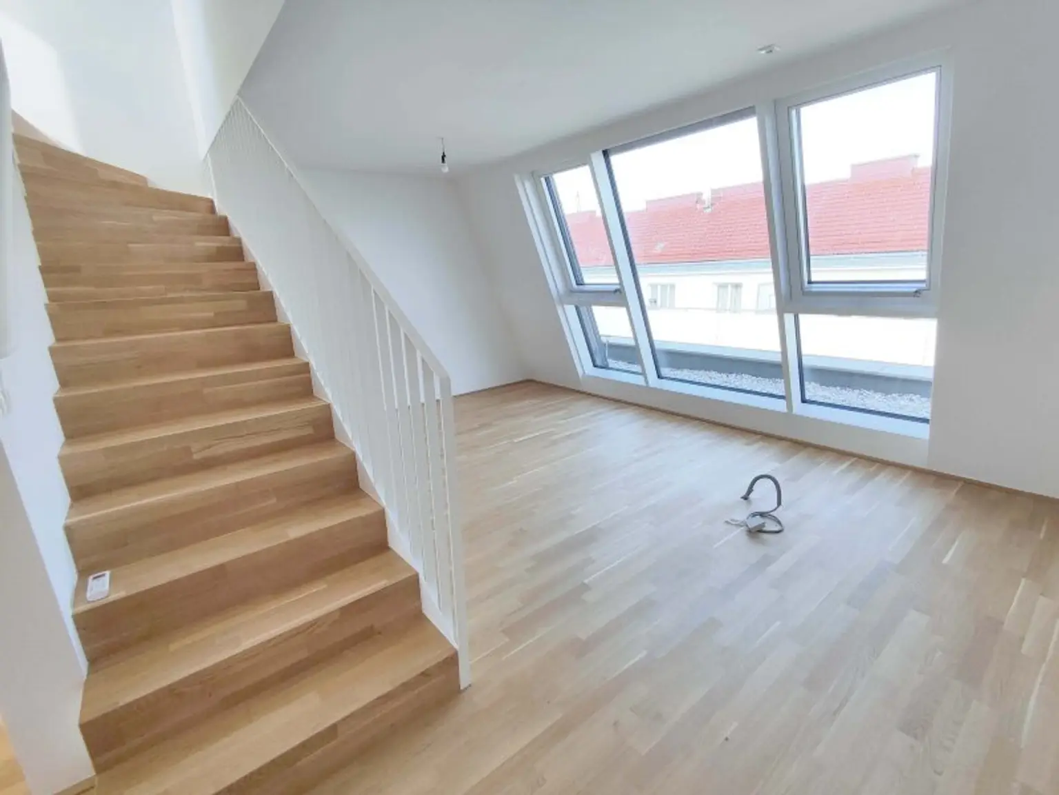 DACHGESCHOß-4-Zimmer-ERSTBEZUG mit Terrasse und privatem Liftzugang! Top 1/40